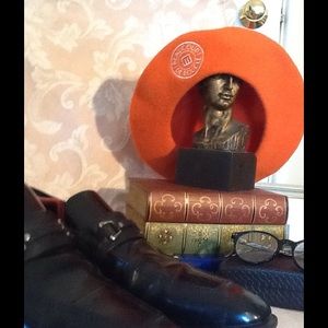 🎩🎩🎩🎩🎩🎩🎩🎩🎩🎩🎩🎩 Bright orange wool beret!